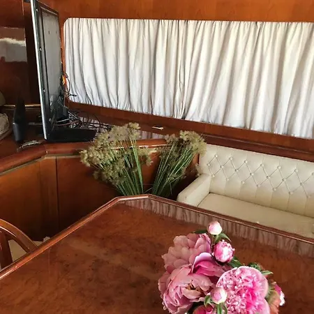Hotel en barco Barco Noha