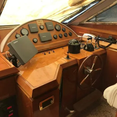 Hotel en barco Barco Noha