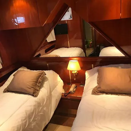 Hotel en barco Barco Noha