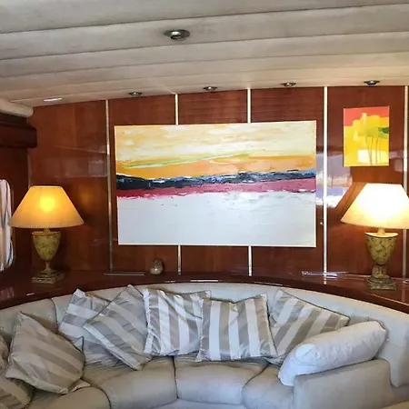 Barco Noha Hotel en barco