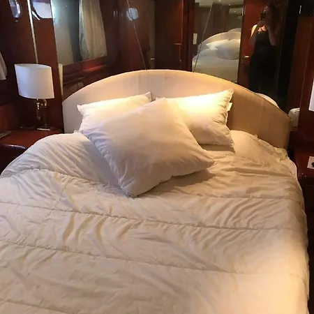 Barco Noha Hotel en barco