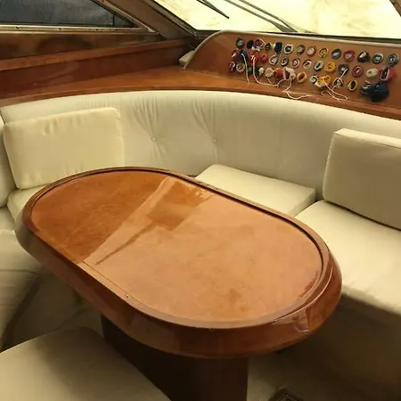 Barco Noha Hotel en barco Muros