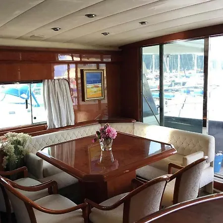 Hotel en barco Barco Noha *